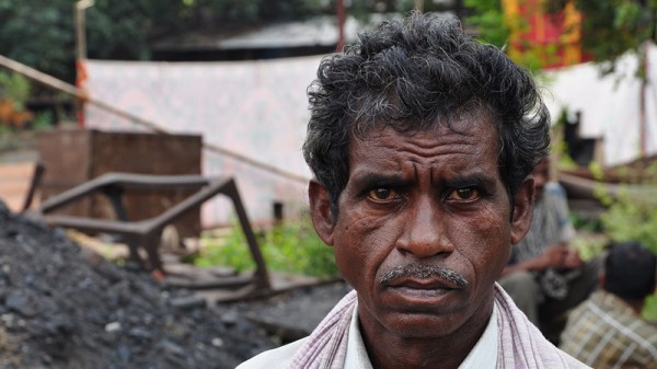 Indian coal miner (Pic: Biswarup Ganguly  [GFDL (http://www.gnu.org/copyleft/fdl.html) or CC BY 3.0 (http://creativecommons.org/licenses/by/3.0)], via Wikimedia Commons)